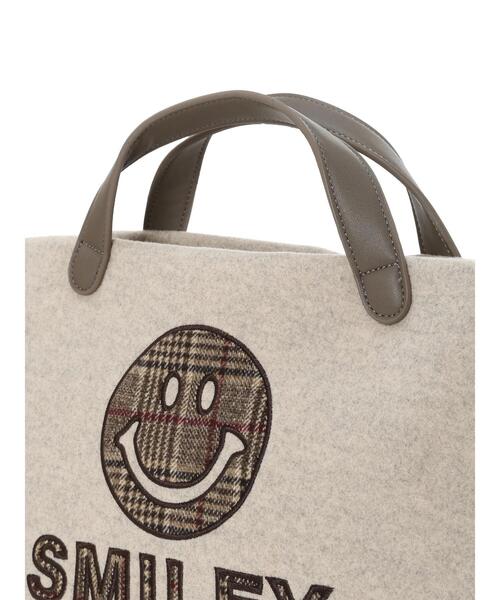 Te chichi(テチチ)の「SMILEY柄生地刺繍トートバッグ(ハンドバッグ・レディース・グレー/ベージュ・F)」の9枚目の写真