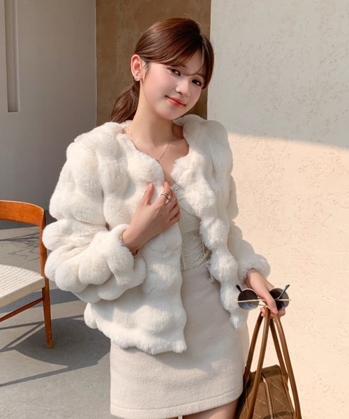 at12:03(アットイチニーゼロサン)の「クラウド フェミニン ファージャケット ファーコート(ノーカラーコート・レディース・ホワイト/ブラック・FREE)」の6枚目の写真
