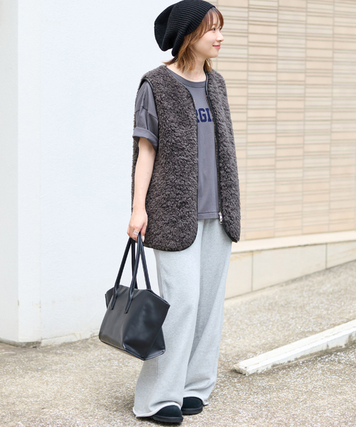 JOURNAL STANDARD relume(ジャーナルスタンダード レリューム)の「《追加》シープフェイクファージップベスト(ベスト・レディース・チャコールグレー/ベージュ・FREE)」の4枚目の写真