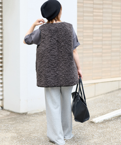 JOURNAL STANDARD relume(ジャーナルスタンダード レリューム)の「《追加》シープフェイクファージップベスト(ベスト・レディース・チャコールグレー/ベージュ・FREE)」の6枚目の写真