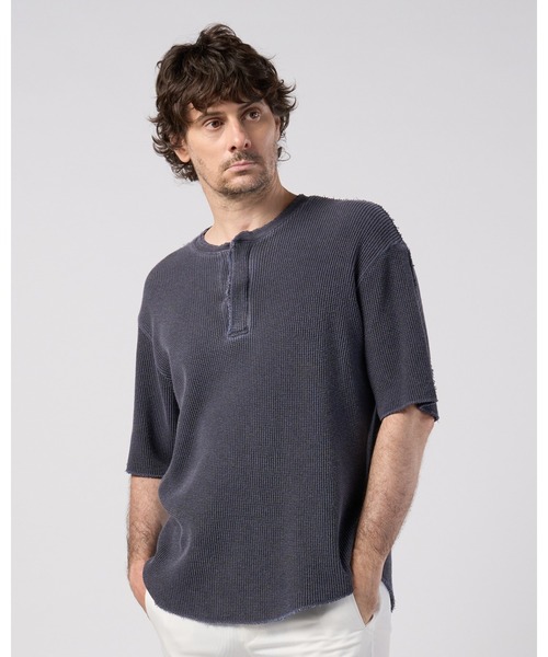 wjk(ダヴルジェイケイ)の「hard dry waffle fly-front henley S/S(Tシャツ/カットソー・メンズ・ピンク/ホワイト/ネイビー/チャコール・SMALL/X-LARGE/MEDIUM/LARGE)」の3枚目の写真