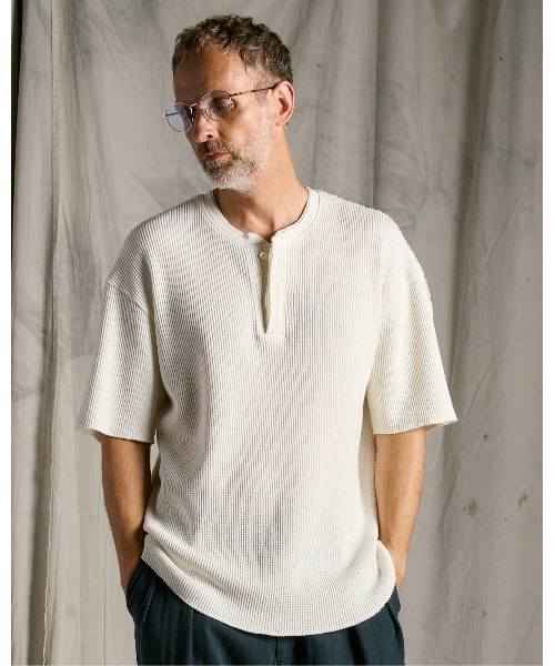 wjk(ダヴルジェイケイ)の「hard dry waffle fly-front henley S/S(Tシャツ/カットソー・メンズ・ピンク/ホワイト/ネイビー/チャコール・SMALL/X-LARGE/MEDIUM/LARGE)」の1枚目の写真