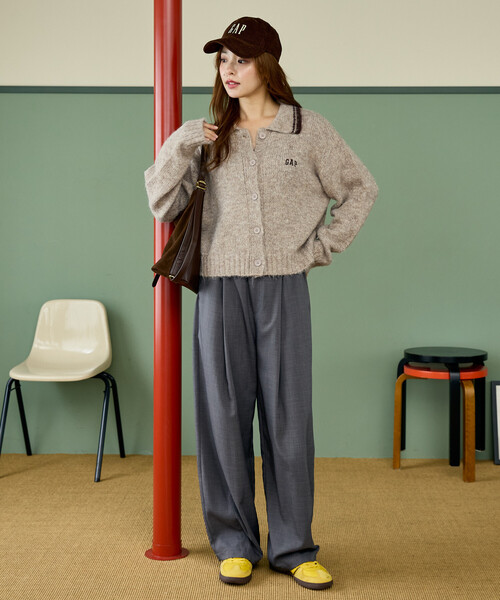 GAP(ギャップ)の「PUBLUX × GAP/ギャップ 別注 襟 配色 フェザー ニット カーディガン 限定展開(カーディガン/ボレロ・レディース・ベージュ/チャコールグレー/ブラウン/オリーブ・フリ-)」の17枚目の写真