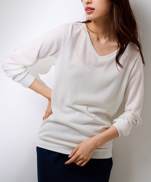 RANAN(ラナン)の「レディシルエットVネックプルオーバー(Tシャツ/カットソー・レディース・ダークグリーン/ブラック×ホワイト/グレイッシュベージュ/オフホワイト/グレー/ブラック/ネイビー/キャメル/ボルドー/カーキ/マスタード・X-LARGE/MEDIUM/XX-LARGE/LARGE/LL/3L/M/L)」の2枚目の写真