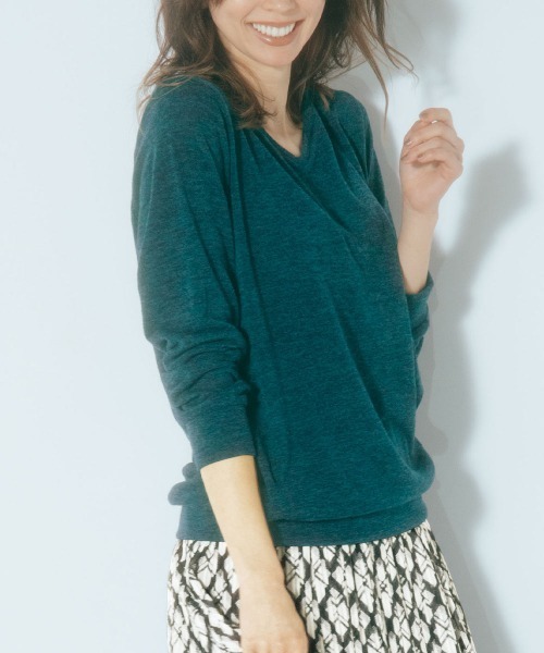 RANAN(ラナン)の「レディシルエットVネックプルオーバー(Tシャツ/カットソー・レディース・ダークグリーン/ブラック×ホワイト/グレイッシュベージュ/オフホワイト/グレー/ブラック/ネイビー/キャメル/ボルドー/カーキ/マスタード・X-LARGE/MEDIUM/XX-LARGE/LARGE/LL/3L/M/L)」の7枚目の写真