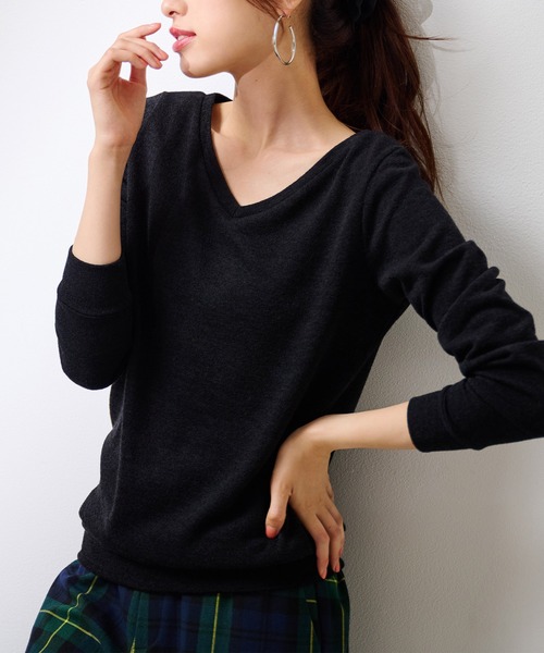 RANAN(ラナン)の「レディシルエットVネックプルオーバー(Tシャツ/カットソー・レディース・ダークグリーン/ブラック×ホワイト/グレイッシュベージュ/オフホワイト/グレー/ブラック/ネイビー/キャメル/ボルドー/カーキ/マスタード・X-LARGE/MEDIUM/XX-LARGE/LARGE/LL/3L/M/L)」の3枚目の写真