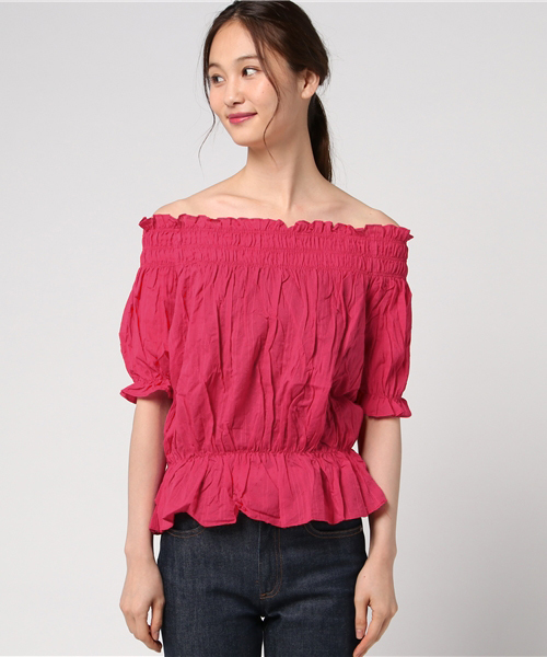 MERLOT（メルロー）の「ギャザーオフショルトップス1054（シャツ/ブラウス・レディース・ブラック/オフホワイト/ベージュ/レッド・FREE）」の5枚目の写真