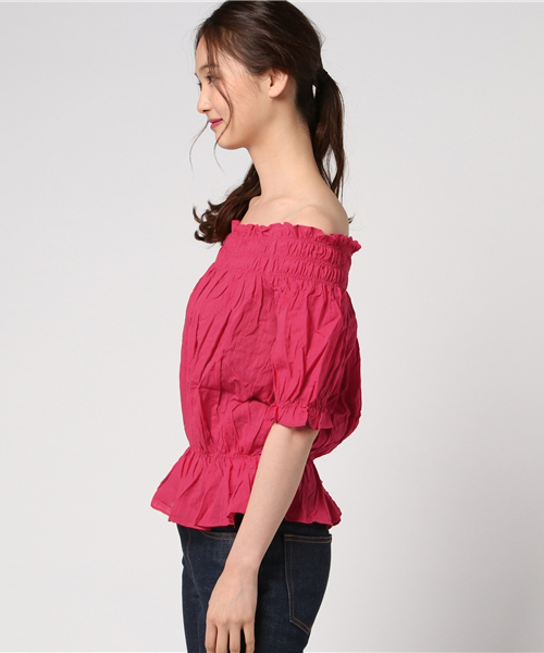 MERLOT（メルロー）の「ギャザーオフショルトップス1054（シャツ/ブラウス・レディース・ブラック/オフホワイト/ベージュ/レッド・FREE）」の6枚目の写真