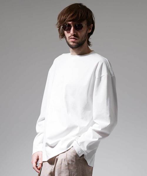 UNITED TOKYO(ユナイテッドトウキョウ)の「ロングスリーブビッグシルエットカットソー(Tシャツ/カットソー・メンズ・オフホワイト/カーキ/ピンク/ブラック/イエロー/ラベンダー/ブラウン/グリーン/オレンジ/ブルー・2/1/3)」の2枚目の写真