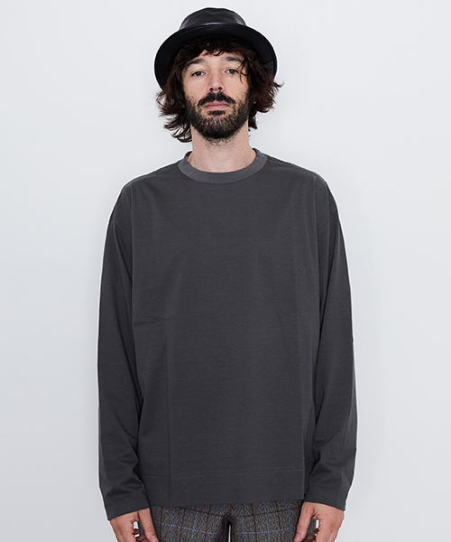 UNITED TOKYO(ユナイテッドトウキョウ)の「ロングスリーブビッグシルエットカットソー(Tシャツ/カットソー・メンズ・オフホワイト/カーキ/ピンク/ブラック/イエロー/ラベンダー/ブラウン/グリーン/オレンジ/ブルー・2/1/3)」の16枚目の写真