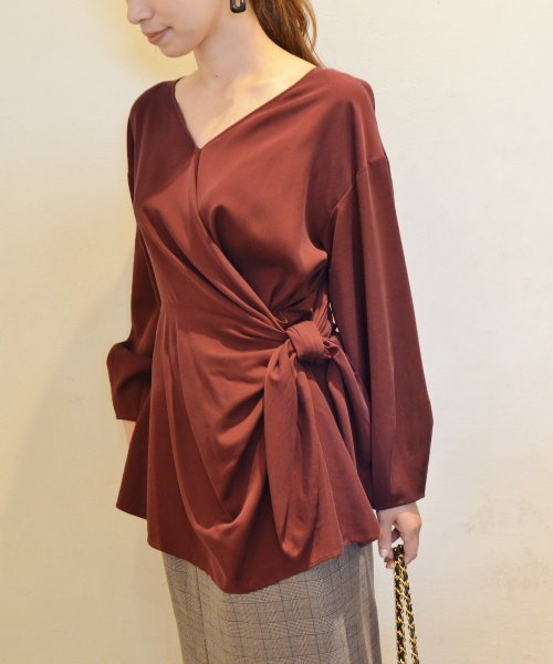 FIGARO Paris（フィガロパリ）の「カシュクールディテールブラウス 