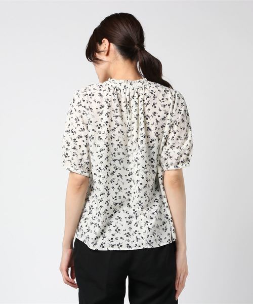 Petit Honfleur（プチオンフルール）の「◇カタログ掲載◇小花柄ブラウス（シャツ/ブラウス・レディース・グリーン/ホワイト・11号/9号/13号）」の4枚目の写真