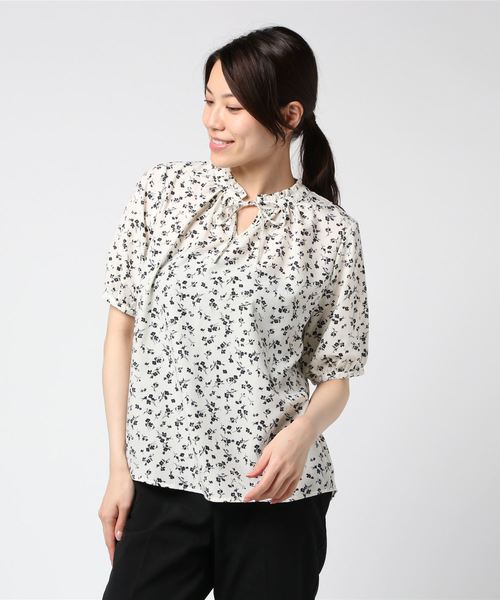 Petit Honfleur（プチオンフルール）の「◇カタログ掲載◇小花柄ブラウス（シャツ/ブラウス・レディース・グリーン/ホワイト・11号/9号/13号）」の5枚目の写真