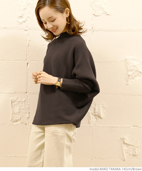 coca（coca）（コカ）の「しっとりやわらか ボトルネックドルマンニット（ニット/セーター・レディース・ブラック/ベージュ/ブラウン/アイボリー/ブルー/グリーン/パープル/イエロー/ブルー系その他/ライトブルー/チャコール・ONE SIZE/L/M）」の4枚目の写真