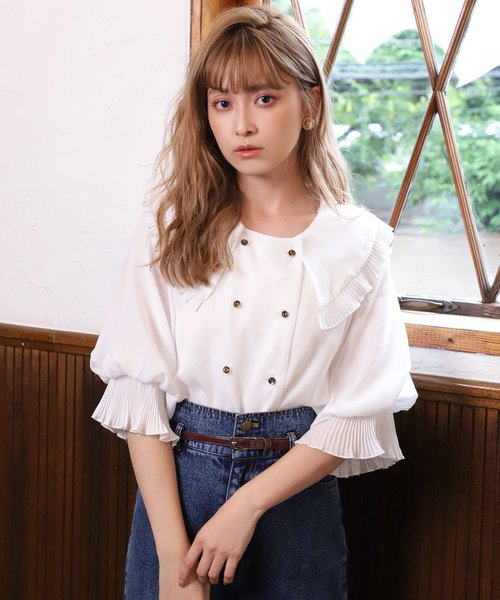 one after another NICE CLAUP（ワンアフターアナザーナイスクラップ）の「衿フリルダブルボタンブラウス（シャツ/ブラウス・レディース・オフホワイト/ピンクベージュ/ワインレッド・FREE）」の2枚目の写真