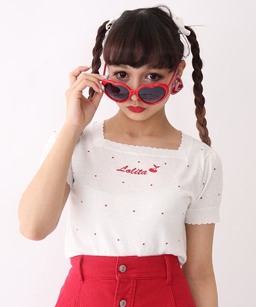 one after another NICE CLAUP(ワンアフターアナザーナイスクラップ)の「【ナイスクラップ】Lolitaプルオーバー(ニット/セーター・レディース・レッド/ブラック/ホワイト・FREE)」の1枚目の写真