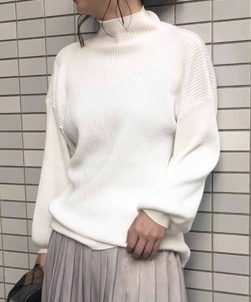 KOBE LETTUCE(コウベレタス)の「ボトルネックパフスリーブニットトップス(ニット/セーター・レディース・オフホワイト/グレイッシュベージュ/ピンク/ベージュ/ブラック/サックスブルー/ブラウン/ホワイト系その他/ベージュ系その他/チェリーピンク/カーキ/ブルー系/ピンク系/チャコール/アイボリー/モカ/ベージュ系/ブルー/ライトグレー/ワイン・FREE)」の2枚目の写真