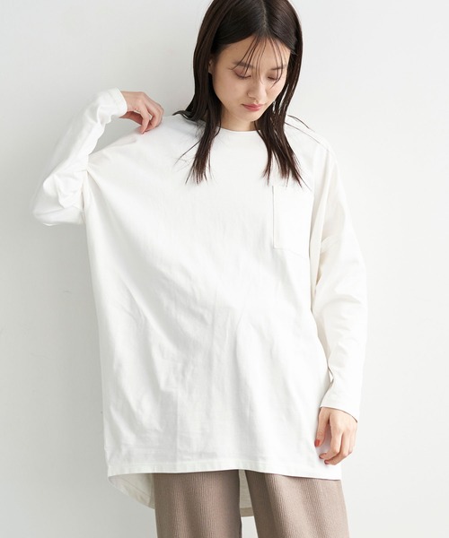 AMERICAN HOLIC（アメリカンホリック）の「ポケット付きカットチュニック＊（Tシャツ/カットソー・レディース・グレイッシュベージュ/オフホワイト/ベージュ/ブラック・FREE）」の2枚目の写真