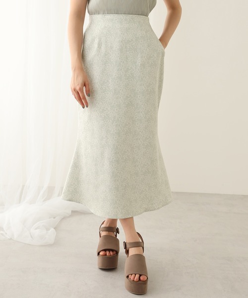 one after another NICE CLAUP(ワンアフターアナザーナイスクラップ)の「花柄マーメードスカート(スカート・レディース・オフホワイト/グリーン/グリーン系その他/パープル系その他・FREE)」の3枚目の写真