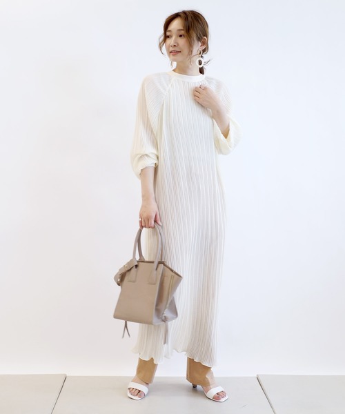 DouDou（ドゥドゥ）の「プリーツワンピース（ワンピース・レディース・ベージュ/オフホワイト/カーキ・FREE）」の12枚目の写真