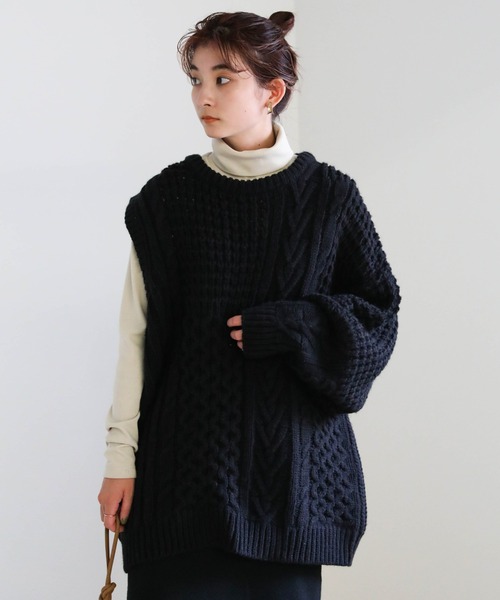 select MOCA（セレクトモカ）の「ワンショルダーケーブル編みニット（ニット/セーター・レディース・グレイッシュベージュ/ライトグリーン/アイボリー/ブラック・FREE）」の3枚目の写真