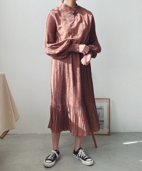 moi tytto（モイテュット）の「チャイナボタンプリーツ