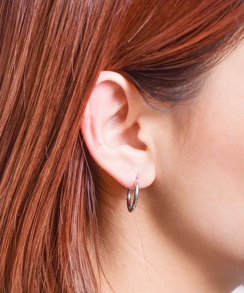 Mag.（マグ）の「ステンレス　18mmフープピアス（ピアス（両耳用）・メンズ・シルバー/ゴールド/ブラック・FREE）」の2枚目の写真