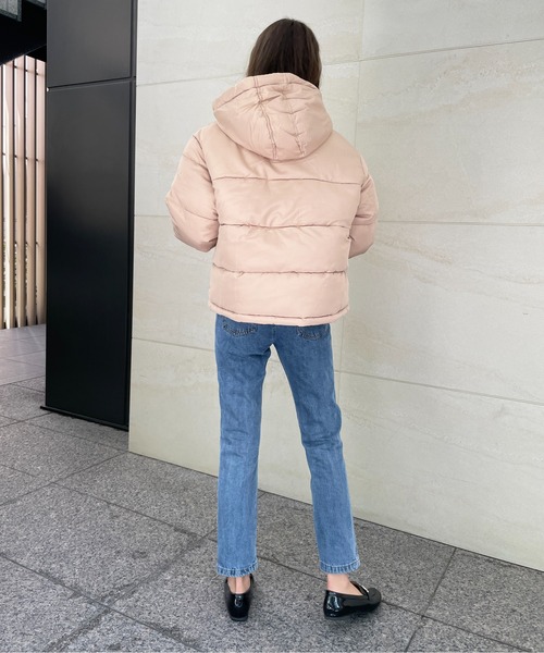 Meli rich（メリーリッチ）の「ほどよい丈感。エコダウンフードボリュームブルゾン（ダウンジャケット/コート・レディース・ライトベージュ/ブラウン/ブラック/アイボリー/ライトカーキ/モカ/ベージュ/ブラック系/オフホワイト/ベージュ系その他2/ブラウン系その他2/ブラック系その他2・MEDIUM）」の19枚目の写真