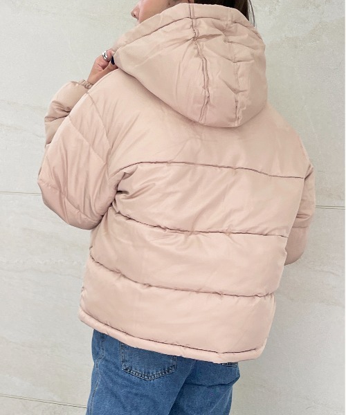 Meli rich（メリーリッチ）の「ほどよい丈感。エコダウンフードボリュームブルゾン（ダウンジャケット/コート・レディース・ライトベージュ/ブラウン/ブラック/アイボリー/ライトカーキ/モカ/ベージュ/ブラック系/オフホワイト/ベージュ系その他2/ブラウン系その他2/ブラック系その他2・MEDIUM）」の21枚目の写真