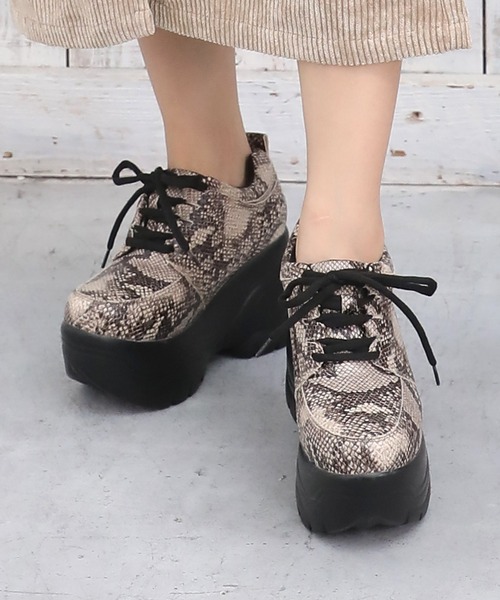 attagirl(アタガール)の「厚底ウェッジスニーカー(スニーカー・レディース・ホワイト/ブラック/ベージュ/パイソン・LL/S/M/L/3L/4L)」の4枚目の写真