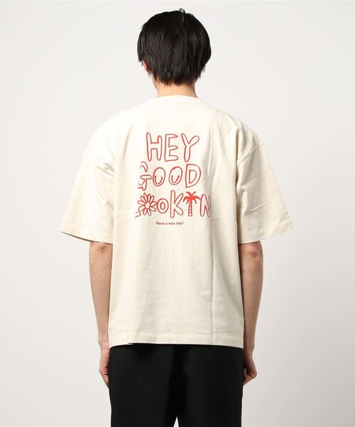 KRIFF MAYER（クリフメイヤー）の「ビーチキャンプCOOLバックプリントタフTEE(HEY)（Tシャツ/カットソー・メンズ・チャコール/オフホワイト・MEDIUM/LARGE/X-LARGE）」の4枚目の写真