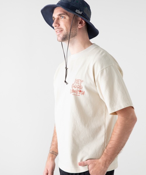 KRIFF MAYER（クリフメイヤー）の「ビーチキャンプCOOLバックプリントタフTEE(HEY)（Tシャツ/カットソー・メンズ・チャコール/オフホワイト・MEDIUM/LARGE/X-LARGE）」の10枚目の写真