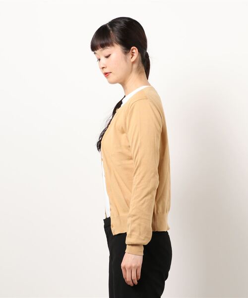 NATURAL BEAUTY BASIC(ナチュラルビューティーベーシック)の「オーガニックコットンファインハイゲージ(カーディガン/ボレロ・レディース・ブラック/オフホワイト/ベージュ/イエロー/ピンク/ライトグリーン/オレンジ/ブルー/カーキ・MEDIUM)」の11枚目の写真