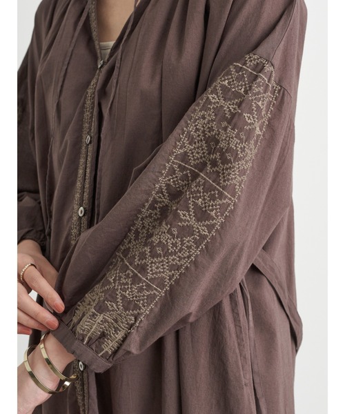 earth music&ecology(アースミュージックアンドエコロジー)の「クロスステッチワンピース *(ワンピース・レディース・ベージュ/オフホワイト/サックスブルー/モカ・FREE)」の14枚目の写真