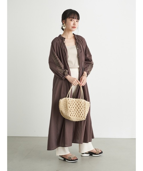 earth music&ecology(アースミュージックアンドエコロジー)の「クロスステッチワンピース *(ワンピース・レディース・ベージュ/オフホワイト/サックスブルー/モカ・FREE)」の7枚目の写真