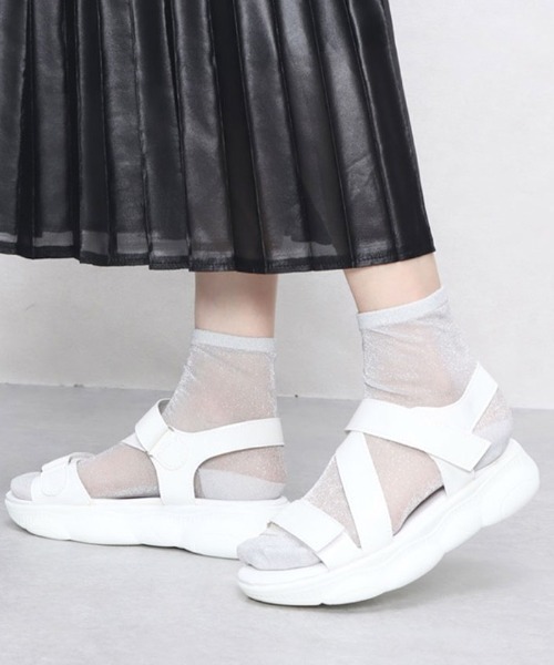 attagirl（アタガール）の「エナメルベルトスニーカーソールサンダル（サンダル・レディース・ブラック/ホワイト/ベージュ・S/L/M/LL）」の2枚目の写真