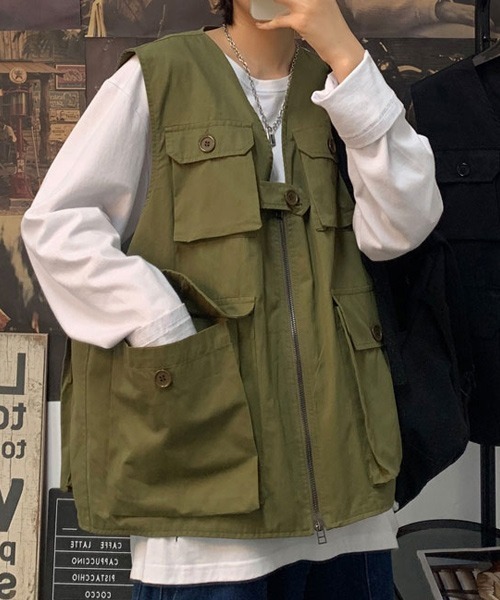 ACT（アクト）の「【ACT -fascination design-】ボタンポケットベスト フィッシングベスト（ベスト・メンズ・ブラック/カーキ・M/L/XL）」の2枚目の写真