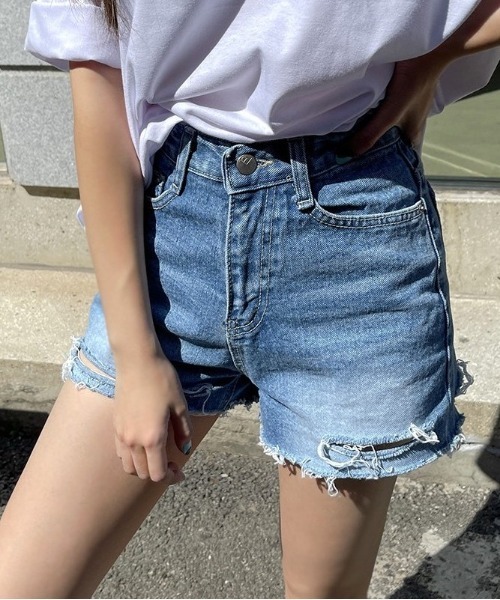 SONA(ソナ)の「SONYUNARA デイリーダメージデニムショートパンツ(デニムパンツ・レディース・ブルー・SMALL/MEDIUM)」の2枚目の写真