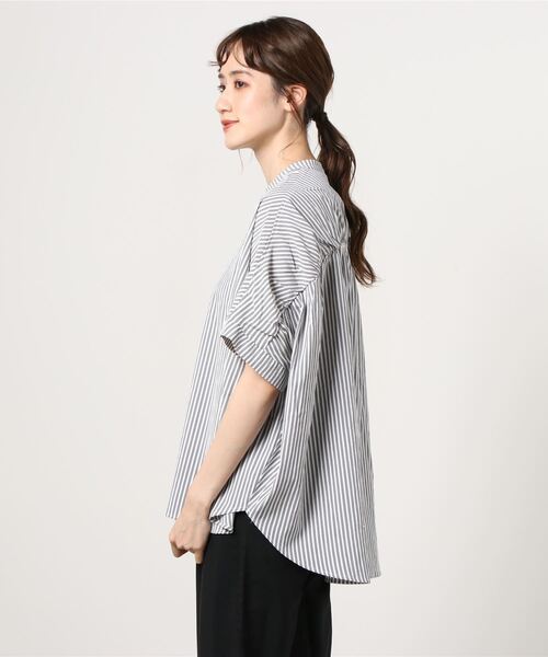 JF Ready Made（ジェイエフレディメイド）の「[Jf Ready Made/ジェイエフレディメイド] コットンローン ノーカラーバックギャザーオーバーシャツブラウス（シャツ/ブラウス・レディース・ベージュ/オフホワイト/ストライプ・F）」の8枚目の写真