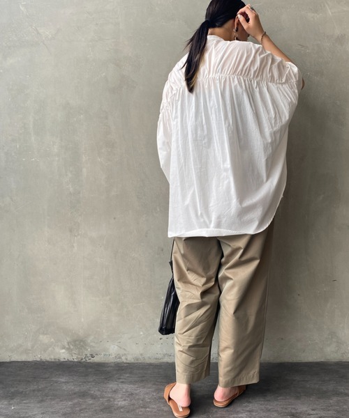 JF Ready Made（ジェイエフレディメイド）の「[Jf Ready Made/ジェイエフレディメイド] コットンローン ノーカラーバックギャザーオーバーシャツブラウス（シャツ/ブラウス・レディース・ベージュ/オフホワイト/ストライプ・F）」の22枚目の写真