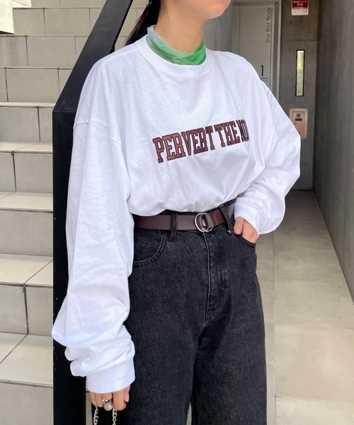WHO'S WHO gallery（フーズフーギャラリー）の「PERVERTカレッジロンT（Tシャツ/カットソー・レディース・ブラック/ブラウン/オフホワイト/グリーン/オートミール・FREE）」の2枚目の写真