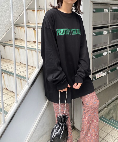 WHO'S WHO gallery（フーズフーギャラリー）の「PERVERTカレッジロンT（Tシャツ/カットソー・レディース・ブラック/ブラウン/オフホワイト/グリーン/オートミール・FREE）」の3枚目の写真