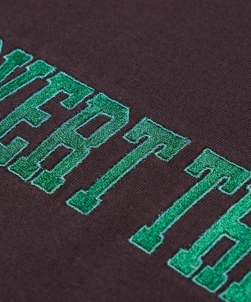 WHO'S WHO gallery（フーズフーギャラリー）の「PERVERTカレッジロンT（Tシャツ/カットソー・レディース・ブラック/ブラウン/オフホワイト/グリーン/オートミール・FREE）」の7枚目の写真