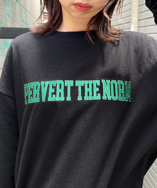 WHO'S WHO gallery（フーズフーギャラリー）の「PERVERTカレッジロンT（Tシャツ/カットソー・レディース・ブラック/ブラウン/オフホワイト/グリーン/オートミール・FREE）」の9枚目の写真