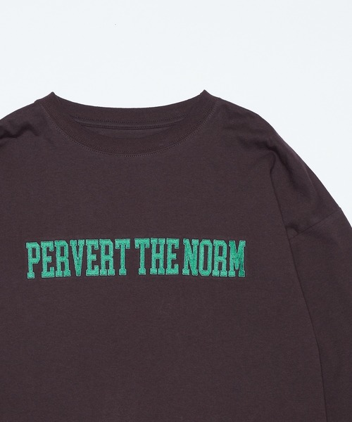 WHO'S WHO gallery（フーズフーギャラリー）の「PERVERTカレッジロンT（Tシャツ/カットソー・レディース・ブラック/ブラウン/オフホワイト/グリーン/オートミール・FREE）」の16枚目の写真