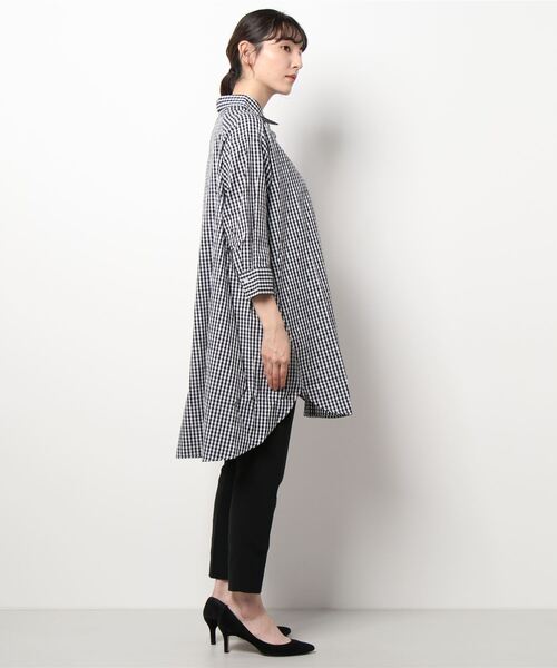 BELLUNA（ベルーナ）の「バックタック使いロングシャツワンピース（シャツワンピース・レディース・ストライプ/チェック・MEDIUM/LARGE/X-LARGE）」の13枚目の写真