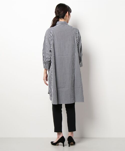BELLUNA（ベルーナ）の「バックタック使いロングシャツワンピース（シャツワンピース・レディース・ストライプ/チェック・MEDIUM/LARGE/X-LARGE）」の14枚目の写真