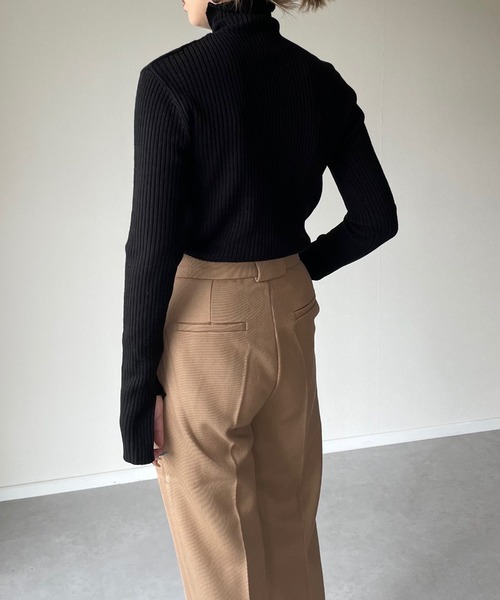 y/m by misato（イムバイミサト）の「リブタートルネックニットトップス（ニット/セーター・レディース・ブラック/ベージュ/オリーブ/アイボリー・FREE）」の6枚目の写真