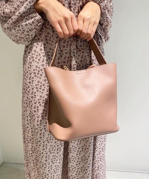 flower(フラワー)の「クラシックバケットバッグ(ショルダーバッグ・レディース・ピンク/ベージュ/グレー・FREE)」の5枚目の写真