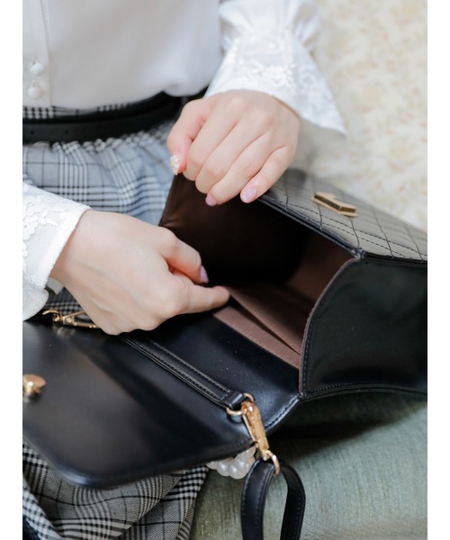 Areeam（アリーム）の「パールハンドルキルティングバッグ（ショルダーバッグ・レディース・ブラック・FREE）」の3枚目の写真